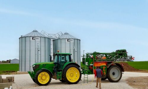 performance tracteur jonh deere vert silos en extérieur manutention installation clef en main agriconsult moissonneuse batteuse agriculture