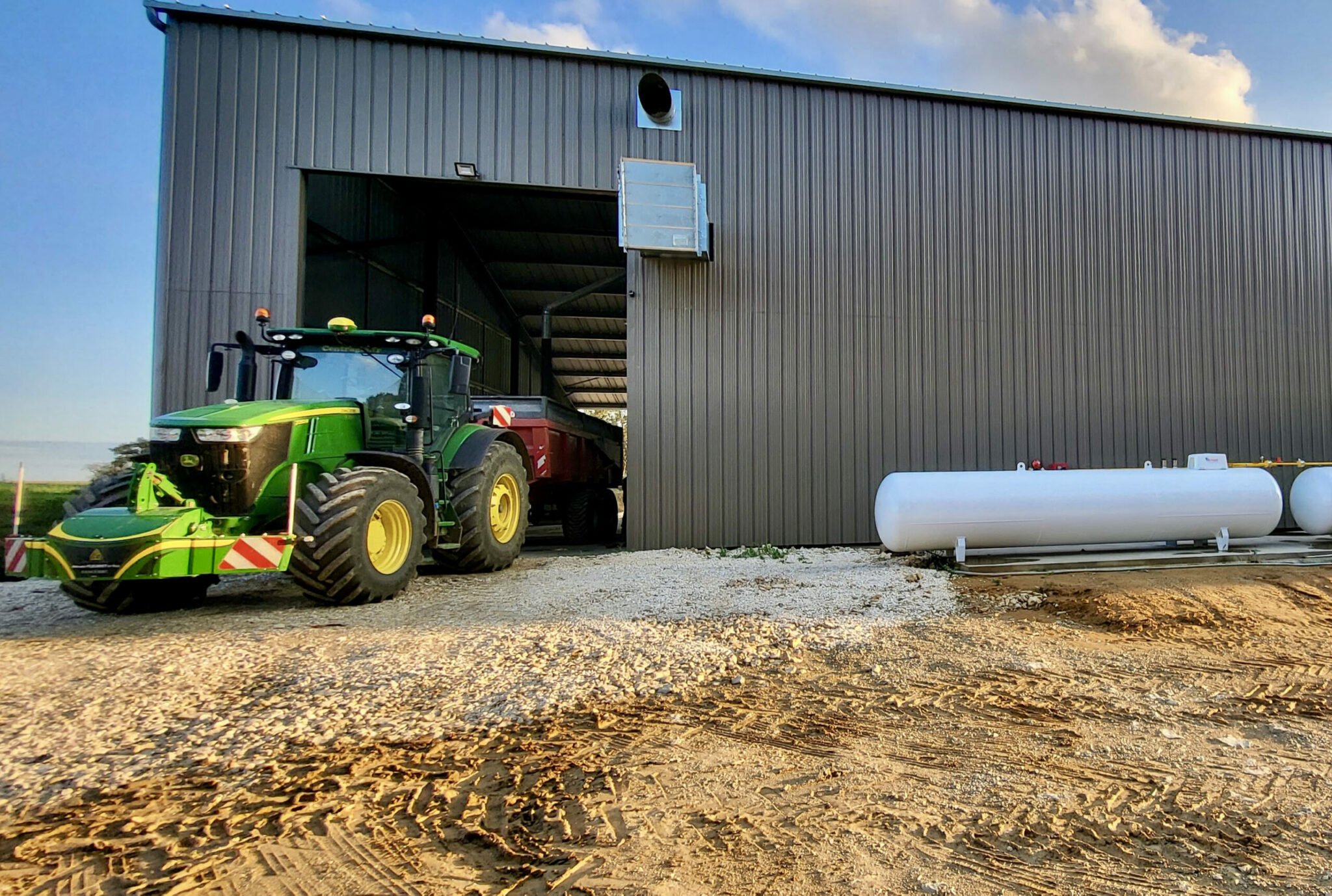 installation agriconsult sous batiment photovoltaique tracteur séchoir law