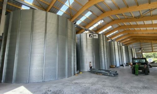 5 silos fond plat sans oit en intérieur avec planchers perforés dans batiment agriconsult